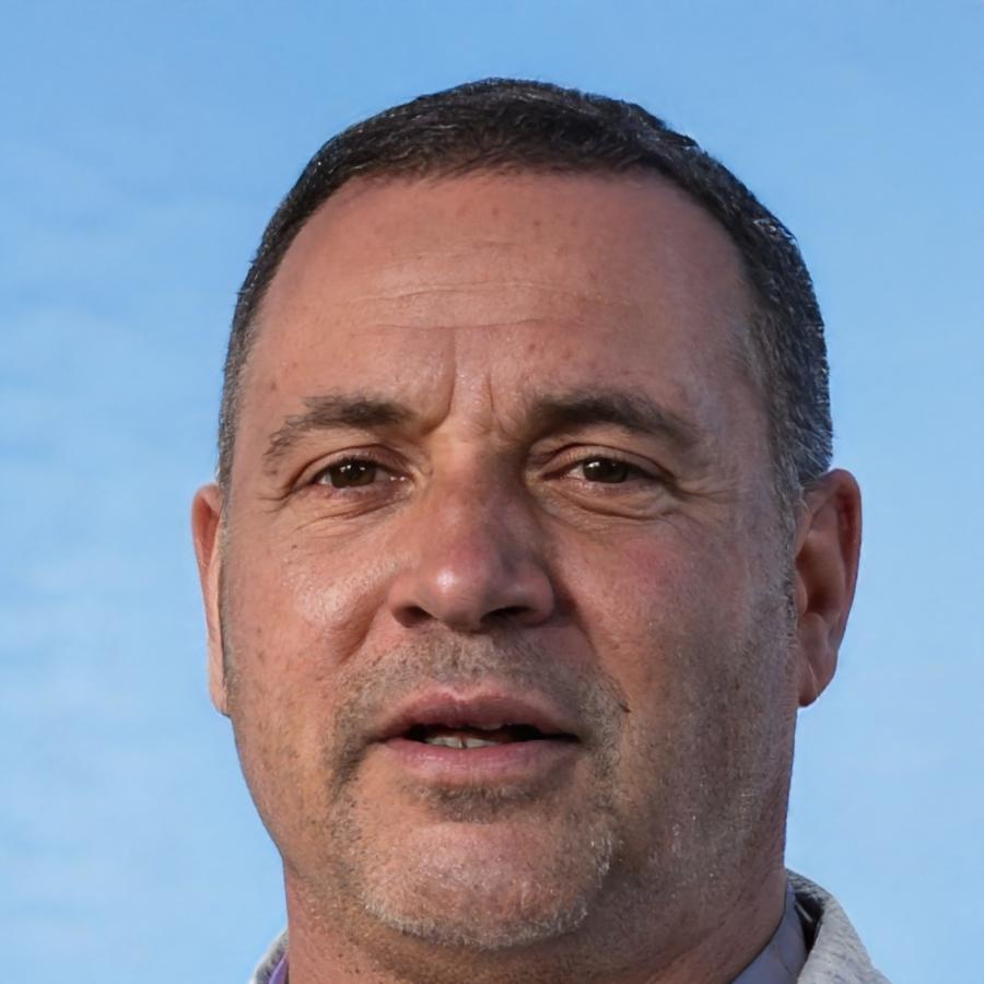 Portrait of behavioral finance expert Peregrine Holloway